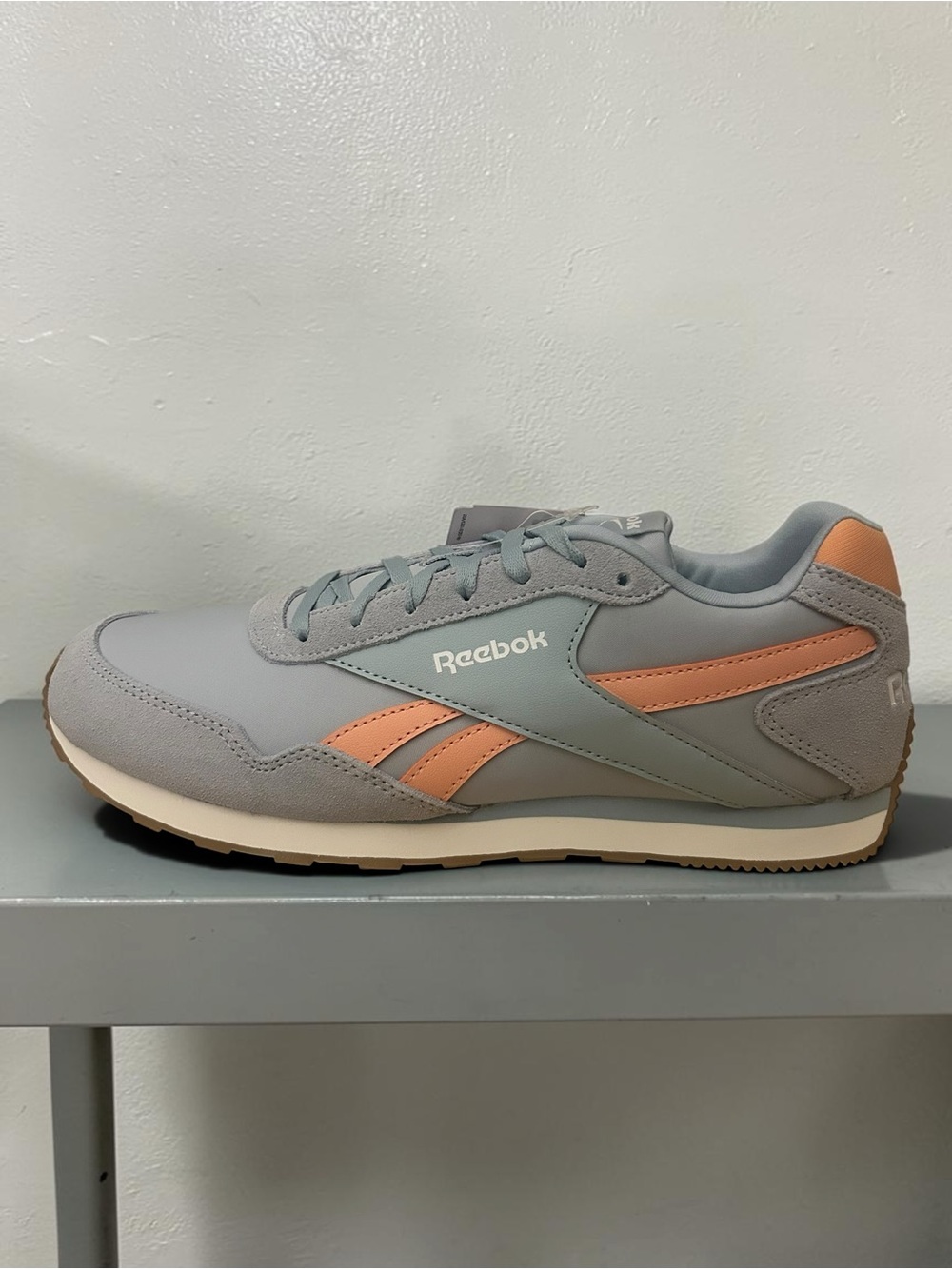 Reebok glide low Retro Runner - Gray with Peach Accents
